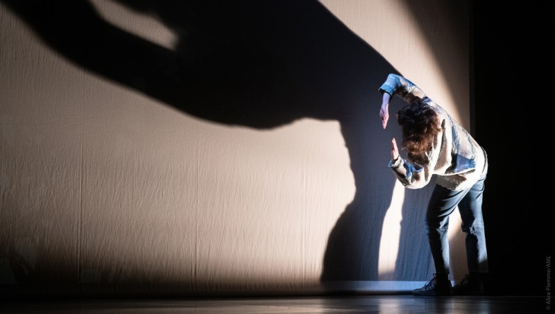 Dominique toute seule